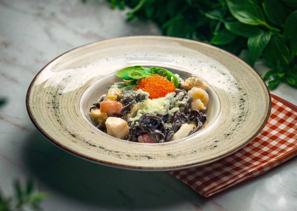Tagliolini nero mereandidega
